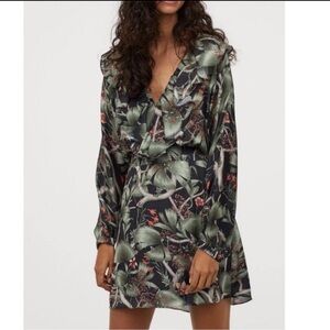 Johanna Ortiz x H&M Short dress in a printed tropical pattern Size . Never Worn